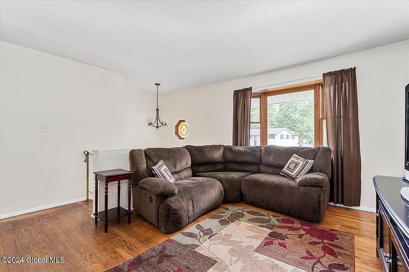 5th image of 35 Coachman Drive