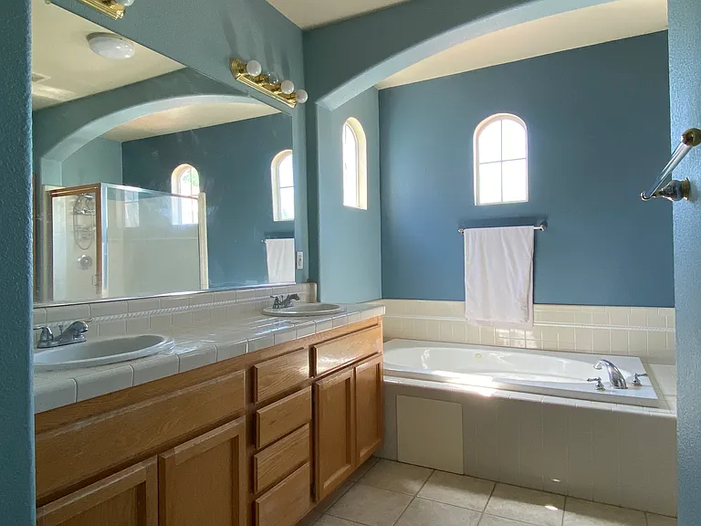 2035 Blackridge Ave — Photo 22