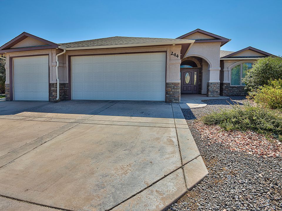 Attractive stone and stucco 