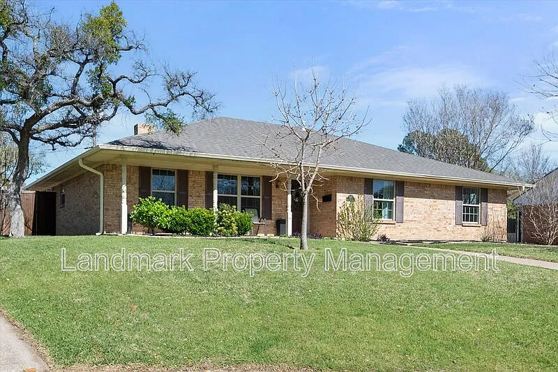 4 bed, 2.0 bath, 2195 sqft, $2,750 — Photo 4