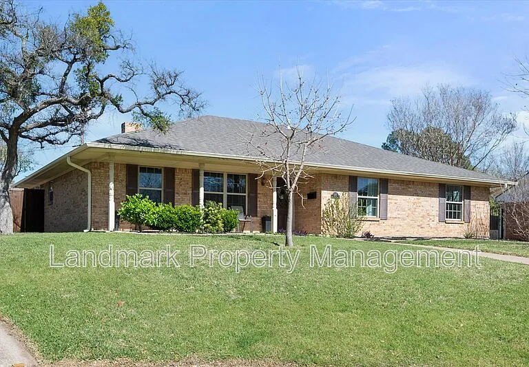 1415 Moss Rose Cir — Photo 4