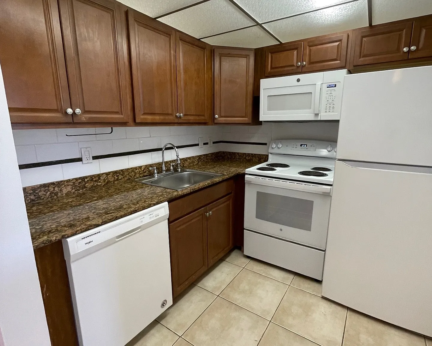 1 bed, 1.5 bath, 810 sqft, $1,400 — Photo 3