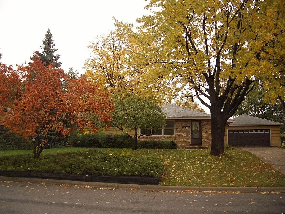 Amazing location & huge lot!