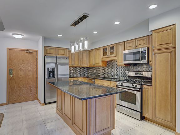 3rd image of 7400 W Lawrence Ave Unit 426