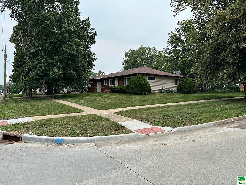 836 2nd Ave SW, Le Mars, IA 51031 Zillow