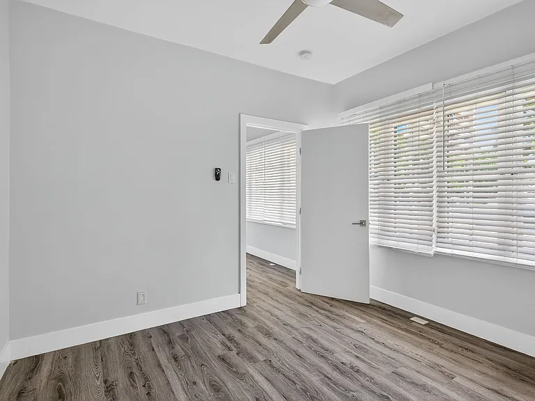 405 W 3rd Street — Photo 19
