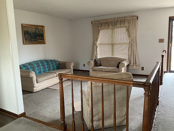 5th image of 535 Riverside Cir