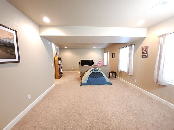 2nd image of 8392 Longleaf Ln