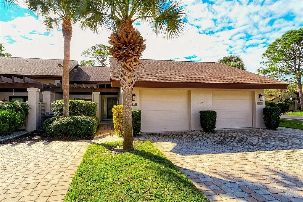 2 bed, 2.0 bath, 1283 sqft, $2,200 — Photo 1