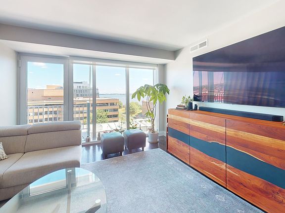 5th image of 925 N Fairfax St #804
