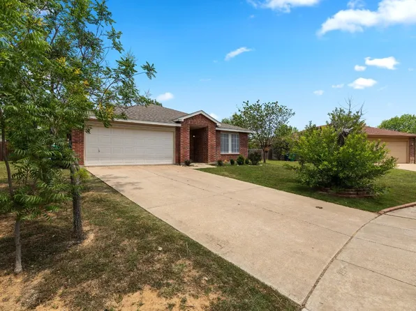 8905 Harvest Moon Trl, Denton, TX 76210