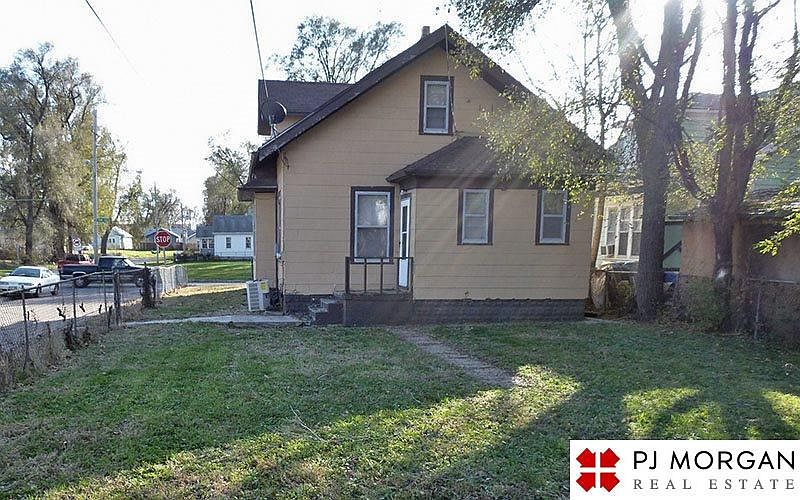 2nd image of 1704 Lake St