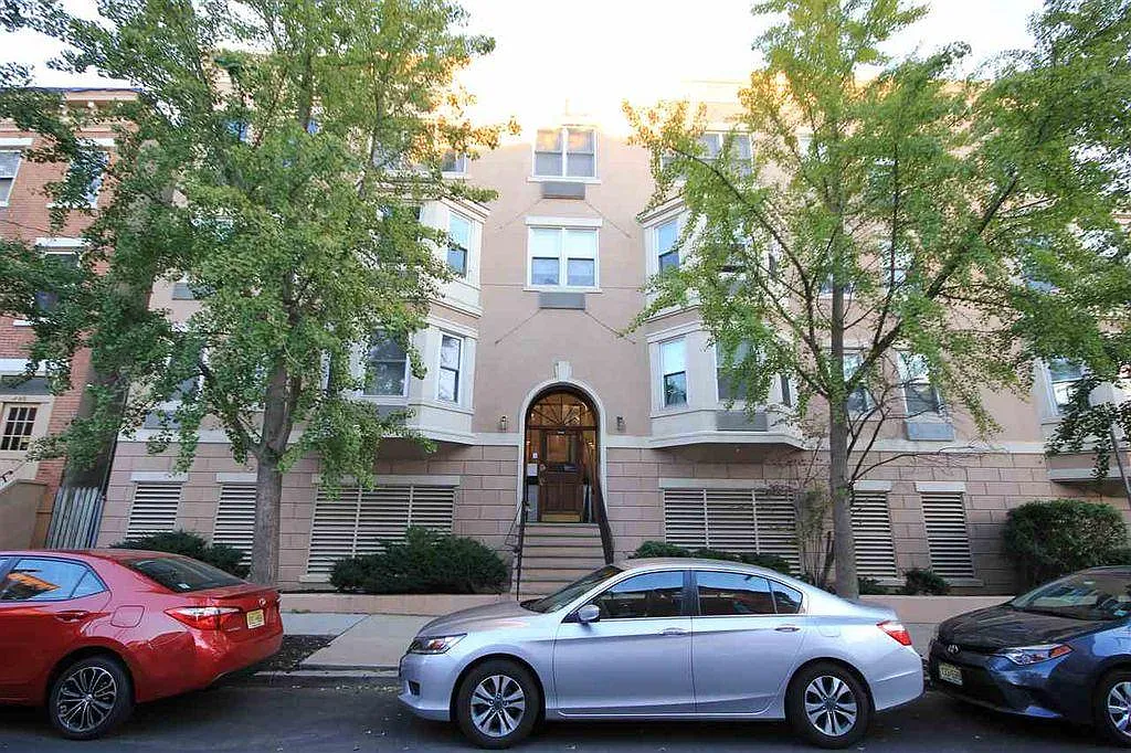 Photo 1 of 13 - 242 Barrow St - Jersey City, NJ Primary Photo - 242 Barrow St