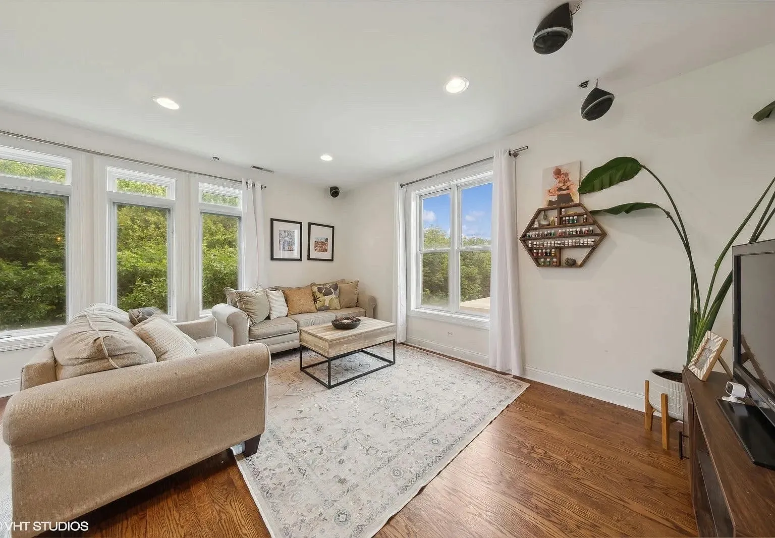 1408 W Fillmore St — Photo 2