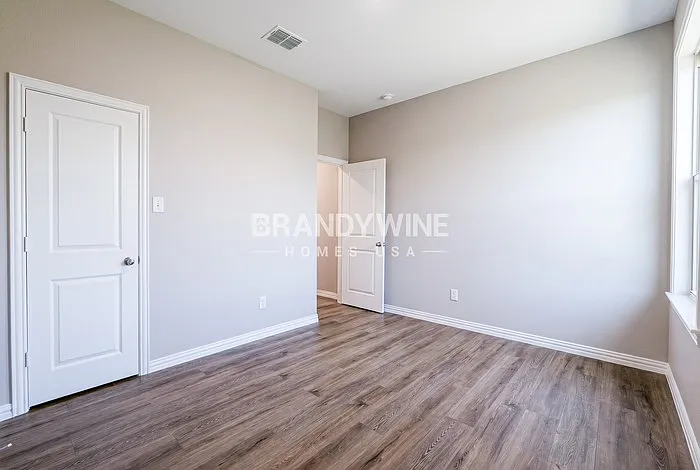 341 Wentworth Dr — Photo 16
