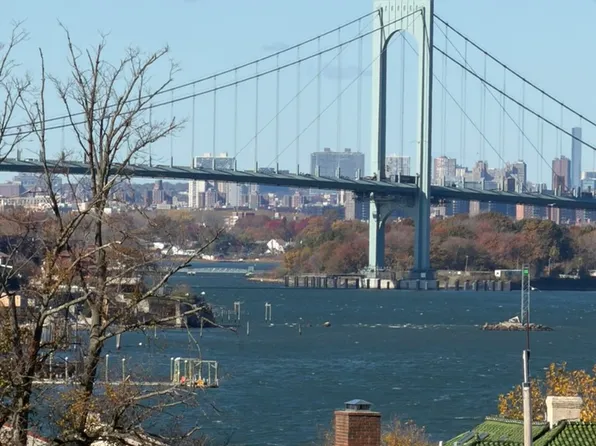 162-01 Powells Cove Boulevard image 20 of 27