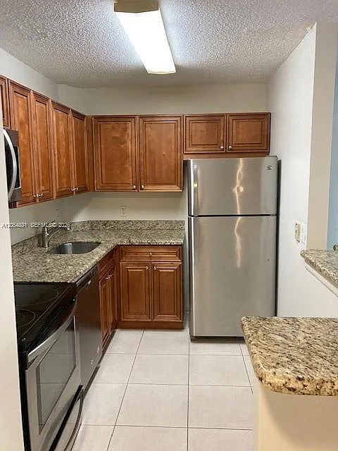 Lakes Of Jacaranda Condo — Photo 4