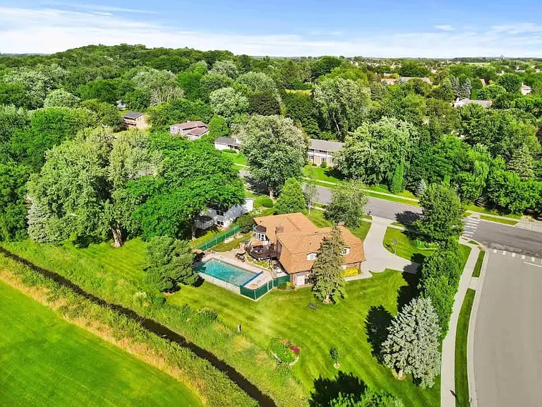600 Woodview Dr — Photo 13