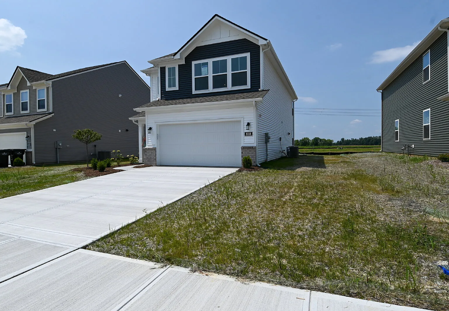 3 bed, 2.5 bath, 1849 sqft, $2,400 — Photo 3