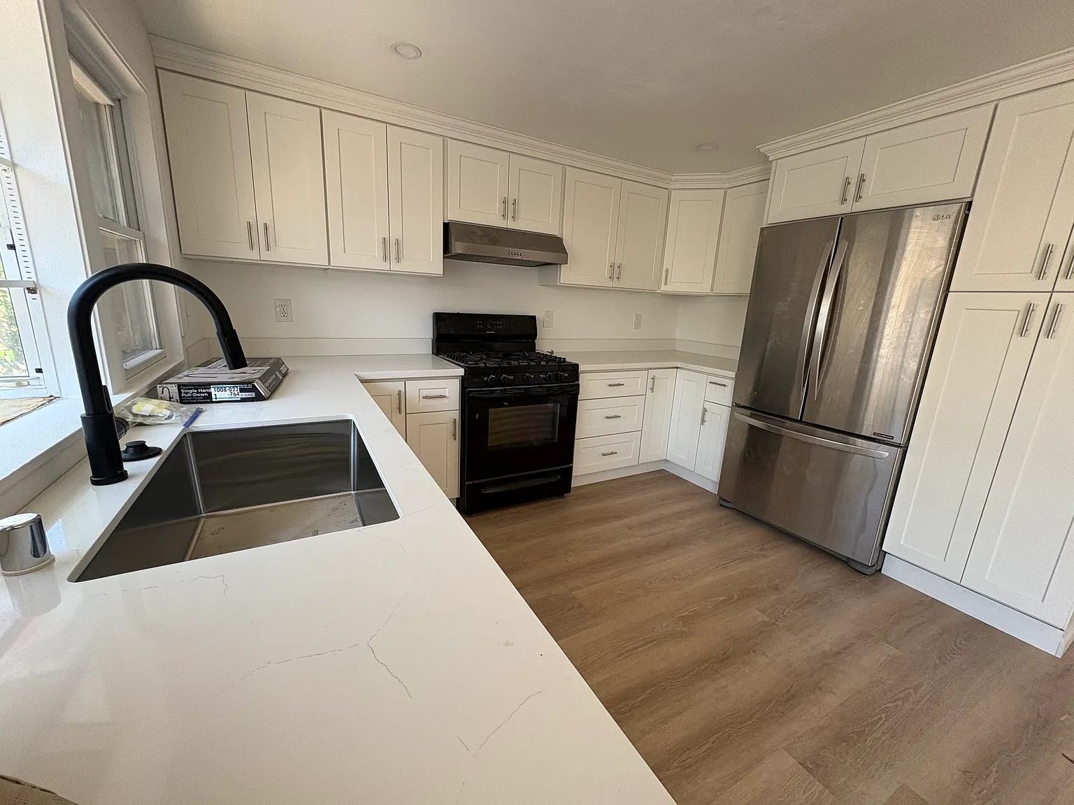 4 bed, 2.5 bath, 2104 sqft, $4,000 — Photo 2