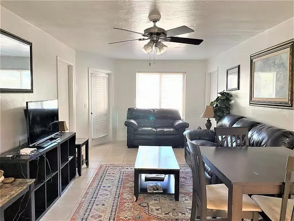 4 bed, 1177 sqft, $500 — Photo 2