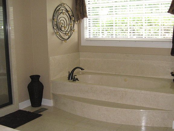 Master bath w separate shower & water closet & adjoining walk-in closet