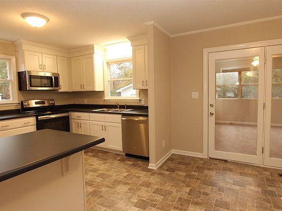 5th image of 215 W Langdon Ave