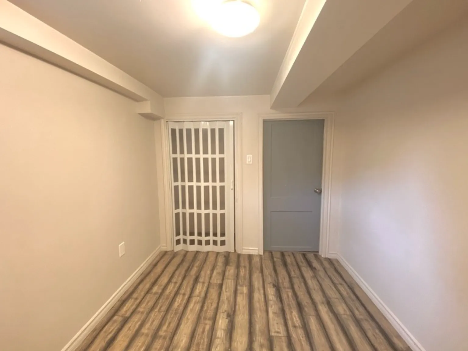 147 Holton - 1 — Photo 2