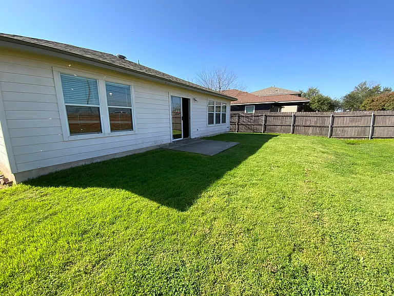 1120 Ascot St — Photo 10