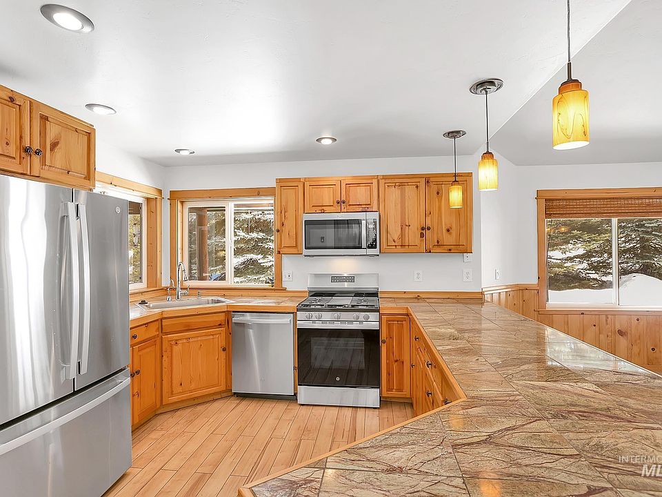 1st image of 220 Moonridge Dr