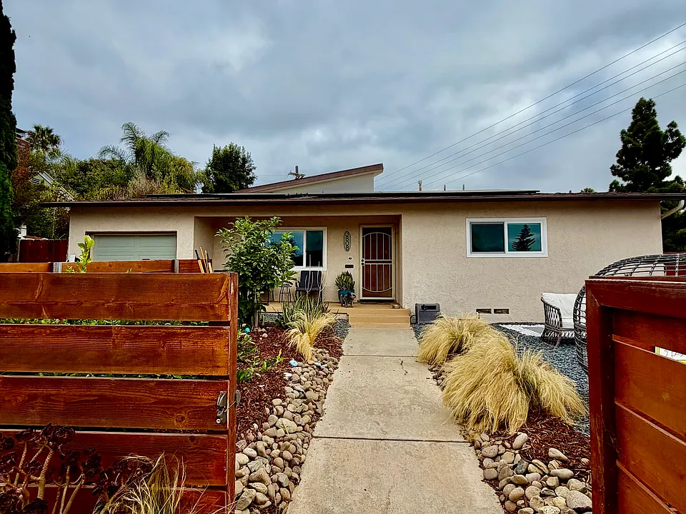 3808 Atascadero Dr