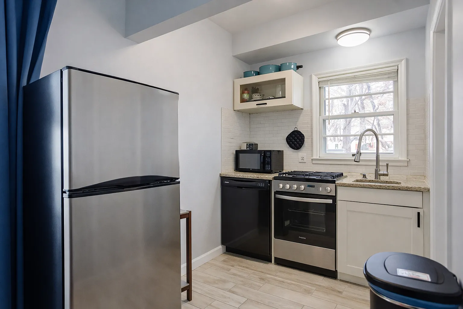 Studio, 600 sqft, $2,150 — Photo 3