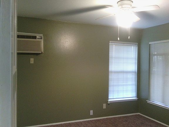 3rd image of 426 E Bonner Ave
