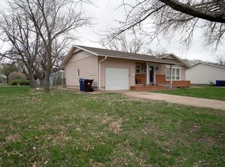 522 N Pine St, Lindsborg, KS 67456