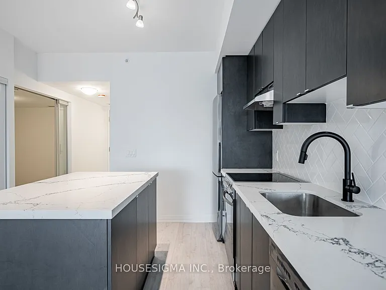 408 Brown Ct #212 — Photo 12