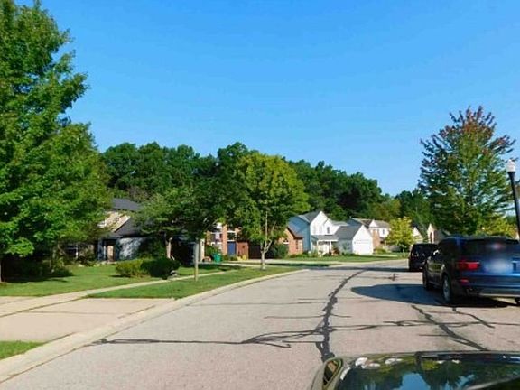 Exterior Neighborhood (street photo)