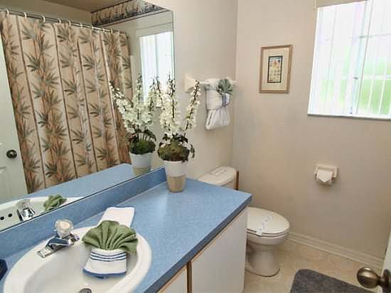 HL5P203JB-DenwithTVattopofstairs