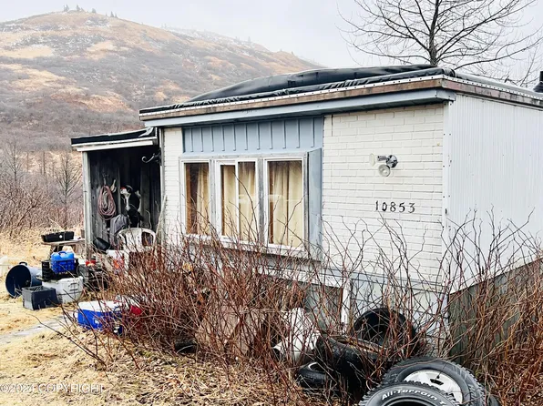 10853 Kalsin Dr, Kodiak, AK 99615