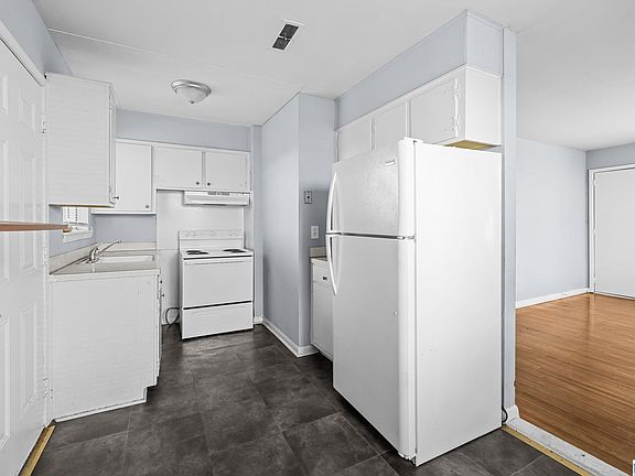 5th image of 4401 41st Pl N