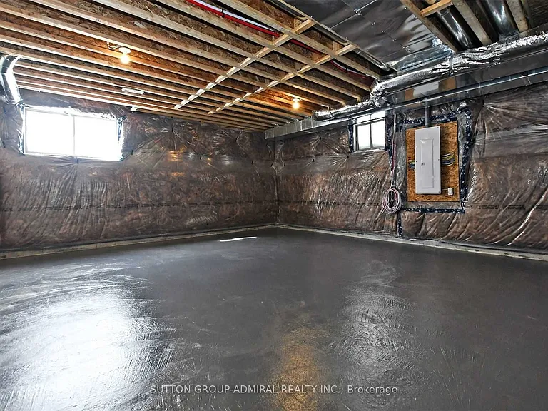 1477 Blackmore St — Photo 20