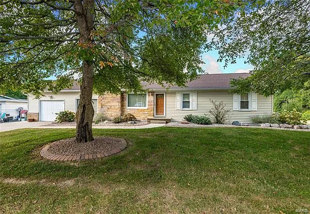 719 E Country Ln photo 1