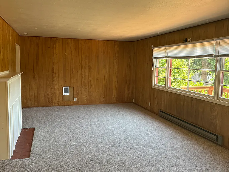 218 Phelps St — Photo 17