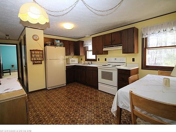 combination kitchen and dining room.