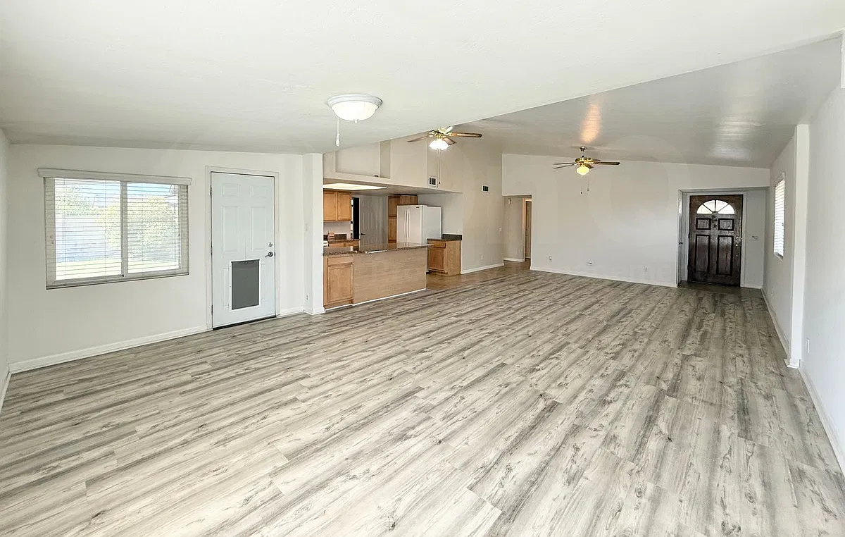 3 bed, 2.0 bath, 1344 sqft, $2,195 — Photo 4