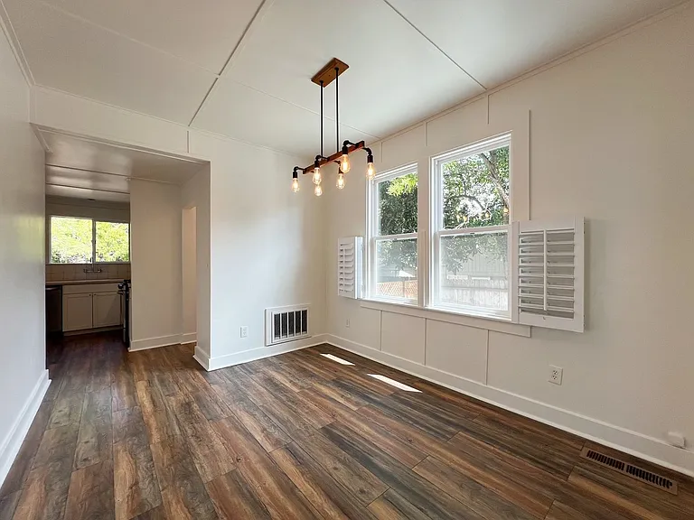 934 Clinton St — Photo 11