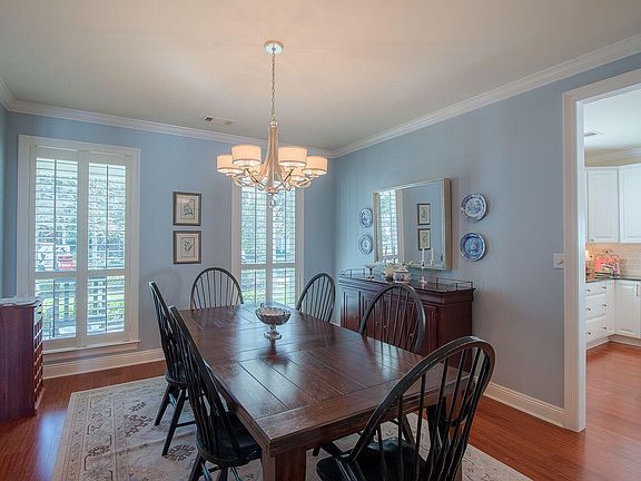 3rd image of 11 Old Oak Ln
