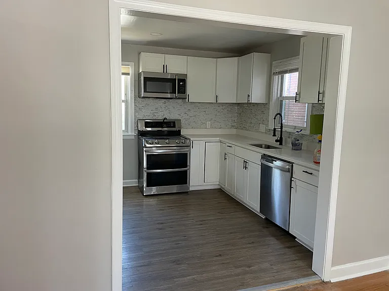 220 N Locust St — Photo 12