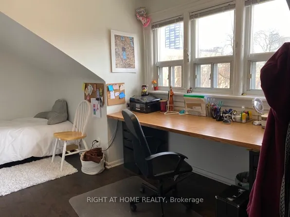 134 Huron St #2, Toronto, ON M5T 2B2
