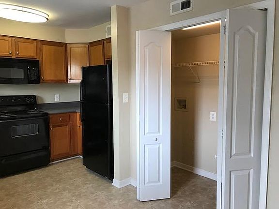 4th image of 1806 English Ct