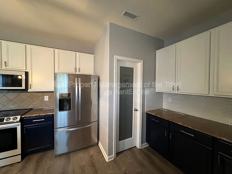 1950 Glenkirk Dr — Photo 4